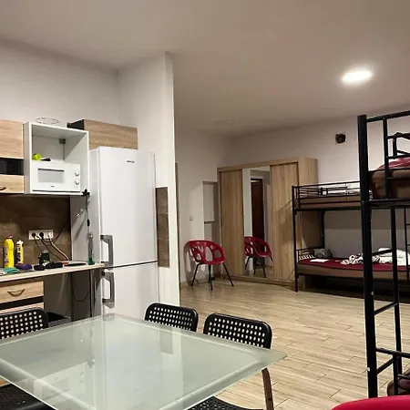 Apartament 02 *