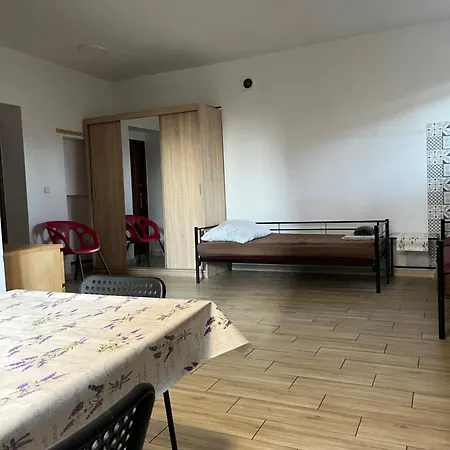 Apartament 02 *
